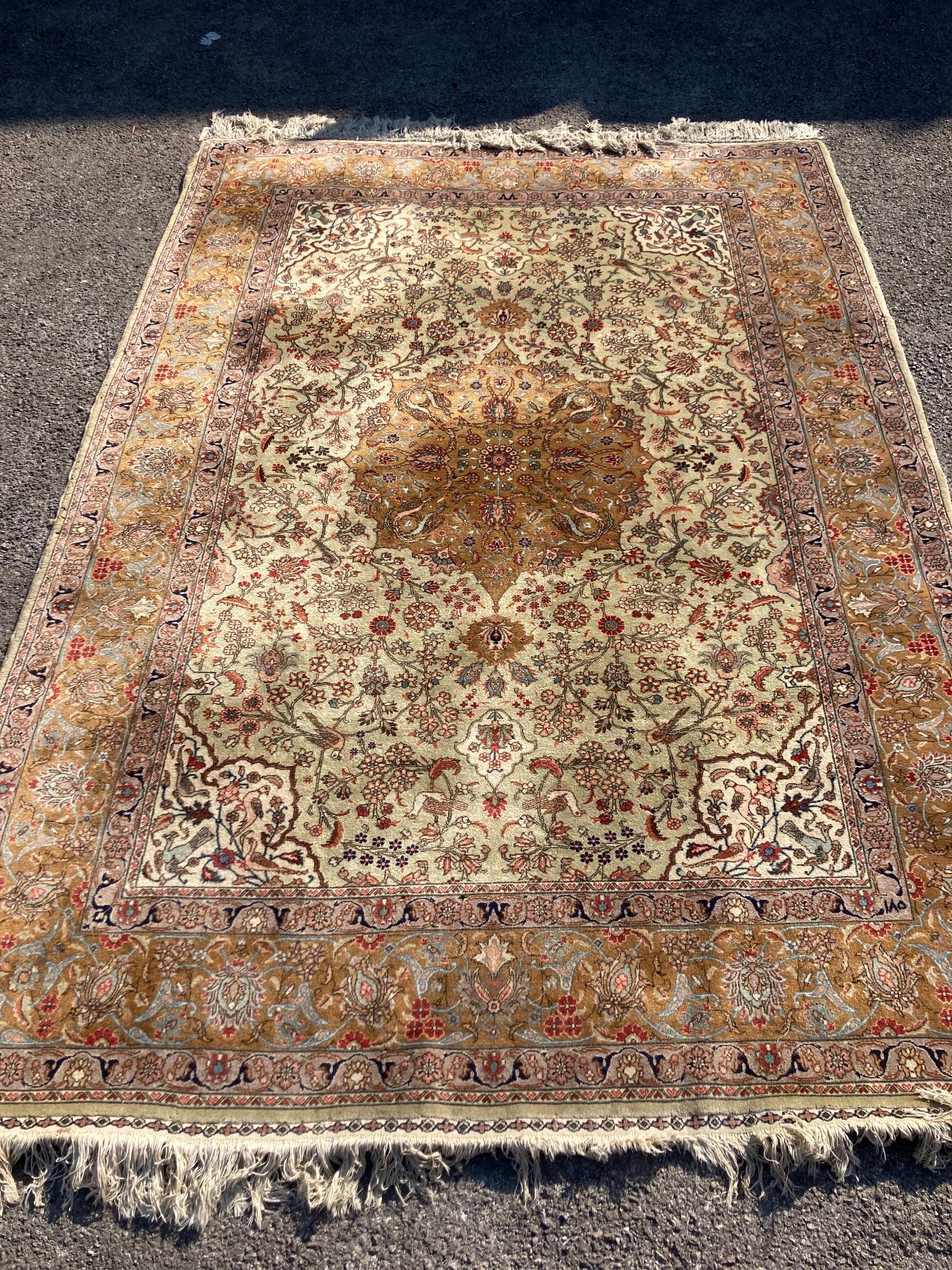 A Kashan ivory ground rug, 256 x 177cm
